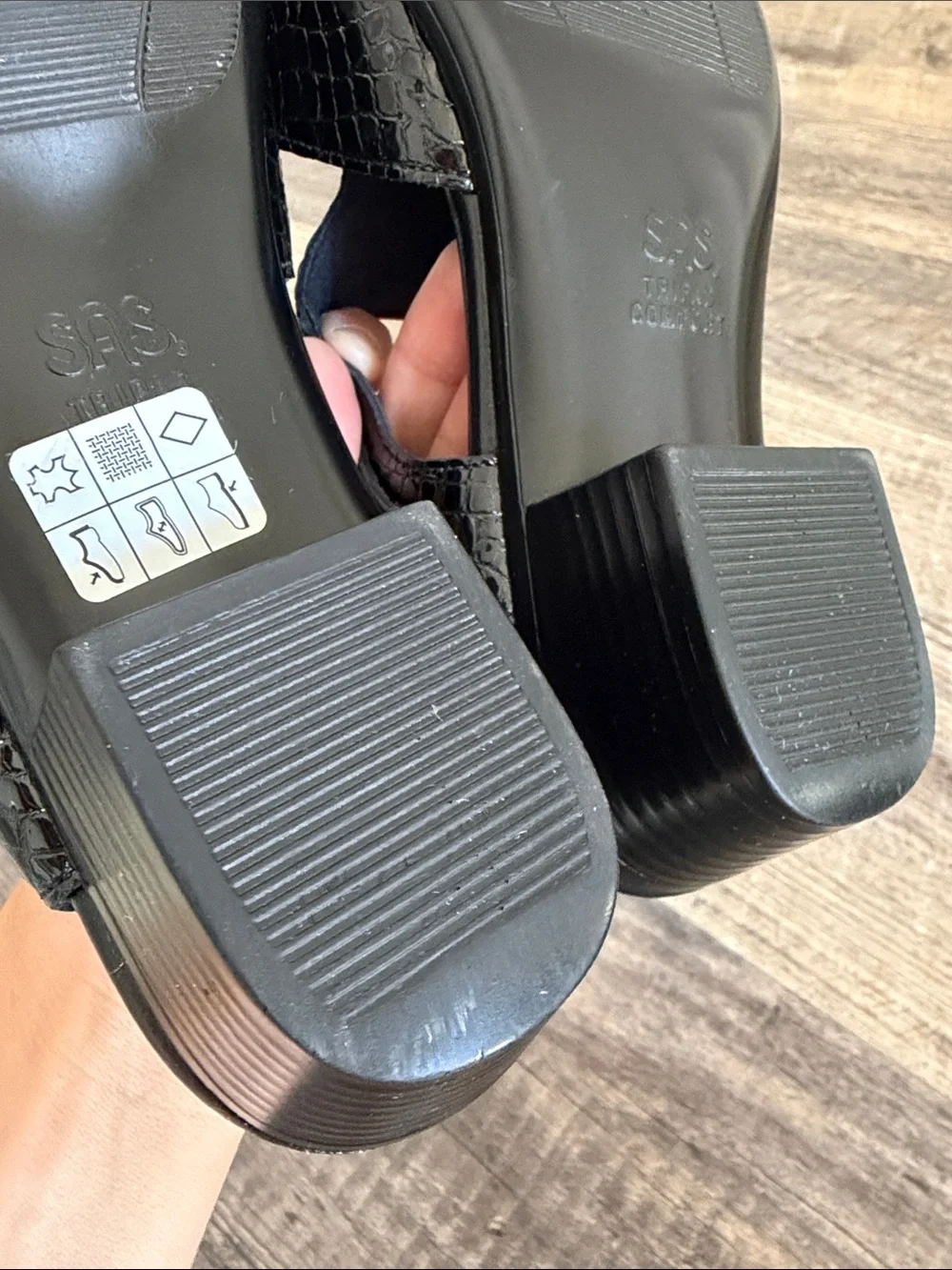 SAS Size US 7.5M Suntimer Black Croc Comfort Heeled Leather Sandal EZ Strap USA